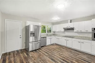 8121 Woodcliff Trail, Riverdale, GA 30274 - Photo 15