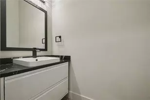 2402 Lynn Iris Dr, Decatur, GA 30032 - Photo 13