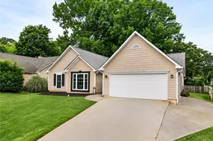 255 Paris Dr, Lawrenceville, GA 30043 - Photo 3