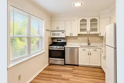 2425 Lawrenceville Highway #8, Decatur, GA 30033 - Photo 3