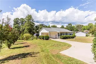 738 Hood St, Cleveland, GA 30528 - Photo 3