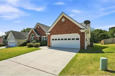 2762 Hillvale Cove Way, Lithonia, GA 30058 - Photo 3