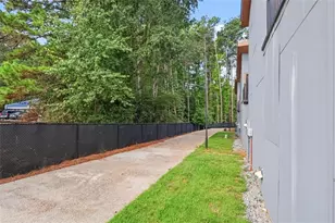 6305 Shannon Pkwy, Union City, GA 30291 - Photo 31