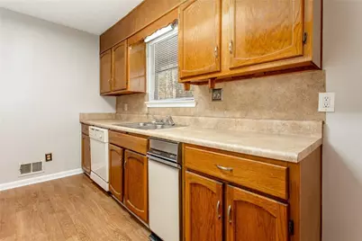 8642 Plumtree Drive, Riverdale, GA 30274 - Photo 9