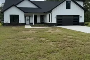 243 Charlton St, Jesup, GA 31545 - Photo 1
