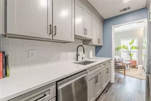 656 Park Village Dr NE, Atlanta, GA 30306 - Photo 9