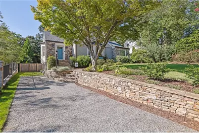 656 Darlington Road NE, Atlanta, GA 30305 - Photo 3