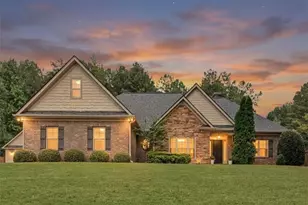 32 Meadow View Glen, Newnan, GA 30265 - Photo 1