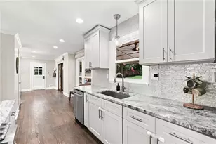 9875 La View Cir, Roswell, GA 30075 - Photo 15