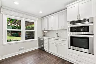 9875 La View Cir, Roswell, GA 30075 - Photo 13