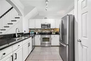 1424 Westchester Ridge NE, Atlanta, GA 30329 - Photo 9
