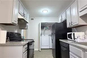 201 Brighton Point, Sandy Springs, GA 30328 - Photo 9