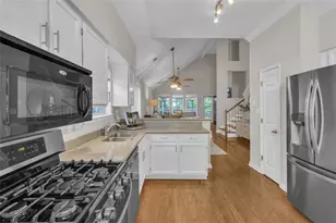 8910 S Somerset Ln, Alpharetta, GA 30004 - Photo 17