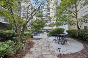 1075 Peachtree Walk NE, Atlanta, GA 30309 - Photo 23
