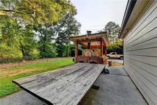 3852 Ivey Ln SW, Lilburn, GA 30047 - Photo 39