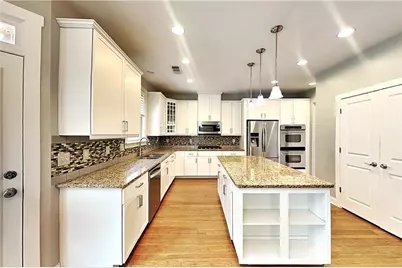 2110 Old Georgian Terrace NW, Atlanta, GA 30318 - Photo 7
