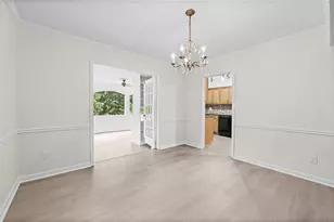 70 Chaumont Square NW, Atlanta, GA 30327 - Photo 9