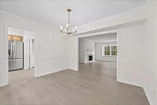 70 Chaumont Square NW, Atlanta, GA 30327 - Photo 11