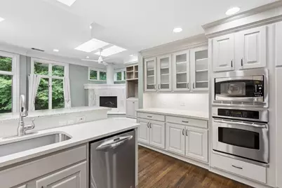 585 Idlewood Drive, Sandy Springs, GA 30327 - Photo 13