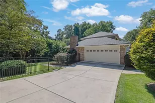 5179 Meadowlake Dr, Dunwoody, GA 30338 - Photo 3