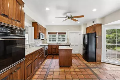 3648 Kingsboro Road NE, Atlanta, GA 30319 - Photo 13