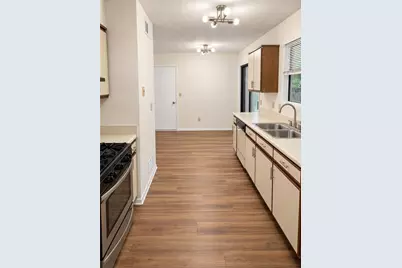 5459 Farmview Close, Stone Mountain, GA 30088 - Photo 5