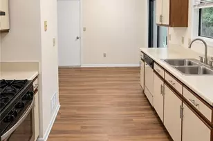 5459 Farmview Close, Stone Mountain, GA 30088 - Photo 5