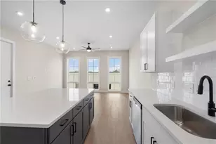 990 Bibbs Circle, Atlanta, GA 30318 - Photo 9