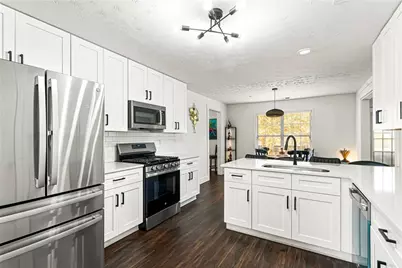 2586 Abbotts Glen Drive NW, Acworth, GA 30101 - Photo 3