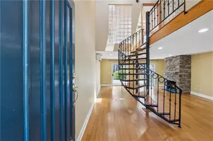 1023 Riverbend Club Dr SE, Atlanta, GA 30339 - Photo 3