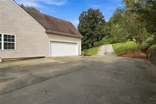 6749 Carriage Walk Ln, Flowery Branch, GA 30542 - Photo 47