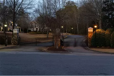 980 Fenimore Circle, Sandy Springs, GA 30350 - Photo 3
