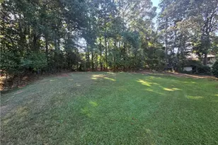 8492 Pineland Dr, Jonesboro, GA 30238 - Photo 3