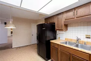 891 Lake Hollow Blvd SW, Marietta, GA 30064 - Photo 9