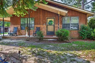 302 Lakeview Dr, Glennville, GA 30427 - Photo 1