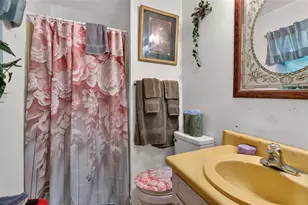 302 Lakeview Dr, Glennville, GA 30427 - Photo 17