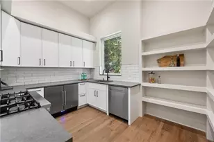680 Carriage Dr, Sandy Springs, GA 30328 - Photo 25