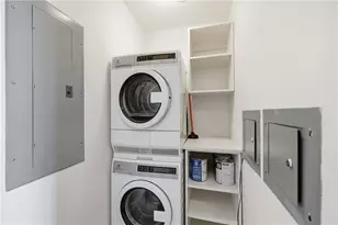 700 Park Regency Pl NE, Atlanta, GA 30326 - Photo 23