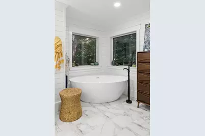 2330 Castle Lane NE, Marietta, GA 30062 - Photo 15