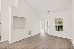 8806 Fairview Bluff Rd, Johns Creek, GA 30022 - Photo 9
