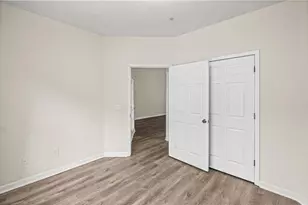 8806 Fairview Bluff Rd, Johns Creek, GA 30022 - Photo 15