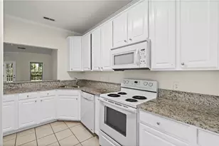 8806 Fairview Bluff Rd, Johns Creek, GA 30022 - Photo 5