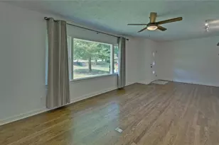 1398 Cumberland Dr, Gainesville, GA 30501 - Photo 5