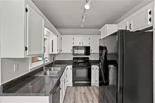 7500 Roswell Rd, Sandy Springs, GA 30350 - Photo 17