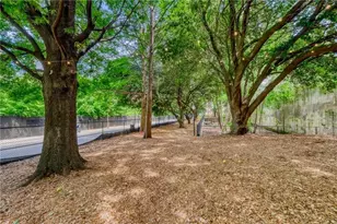 1075 Peachtree Walk NE, Atlanta, GA 30309 - Photo 29