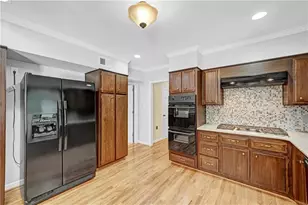 8180 Tynecastle Dr, Sandy Springs, GA 30350 - Photo 11