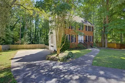 2711 Lochraven Court, Snellville, GA 30039 - Photo 3