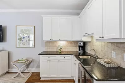 1085 Davis Circle NW #R, Atlanta, GA 30318 - Photo 11