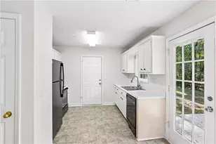5511 Pond Mill Ct, Flowery Branch, GA 30542 - Photo 9