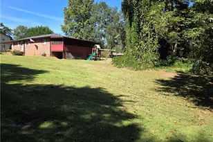 223 Lakeview Dr, Cornelia, GA 30531 - Photo 5